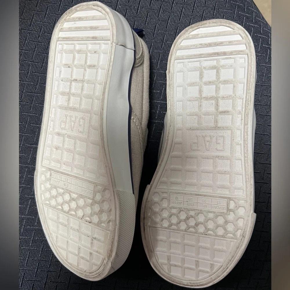 GAP slip on sneaker. Van style. Sz 11